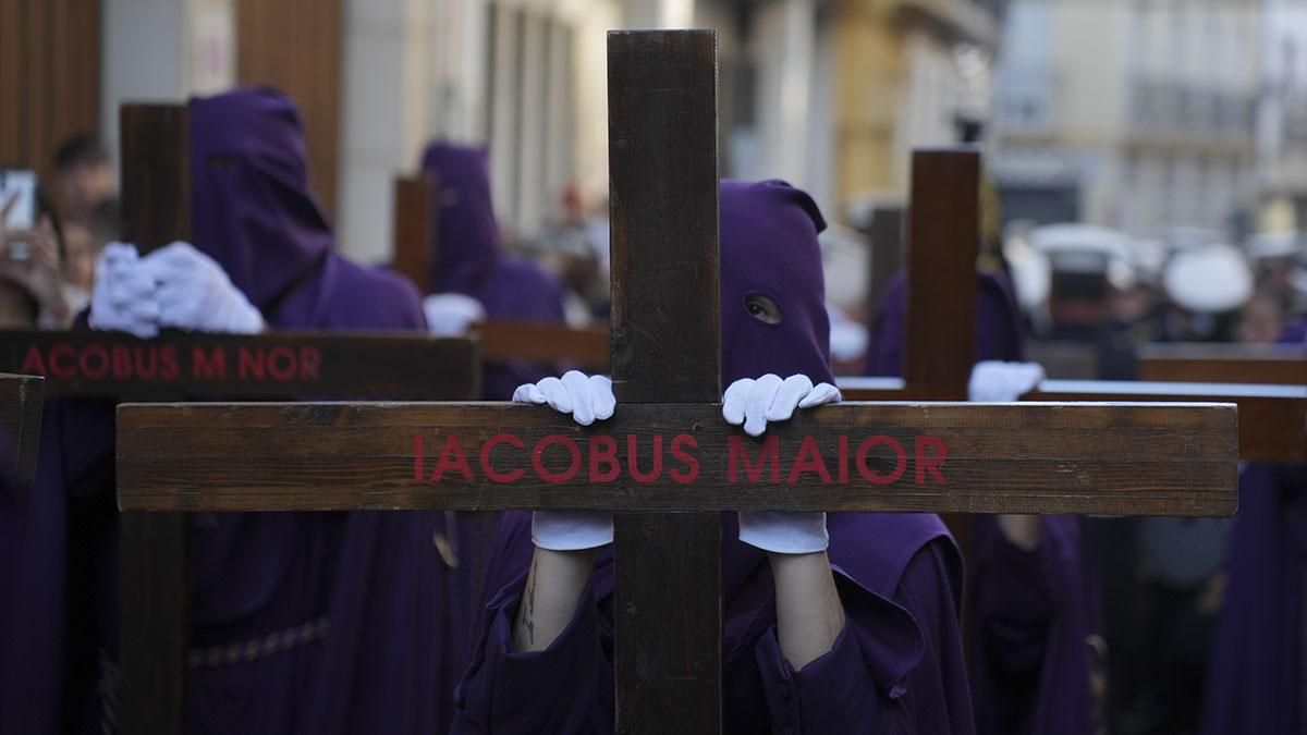 La procesión de la Hermandad del Calvario, en imágenes