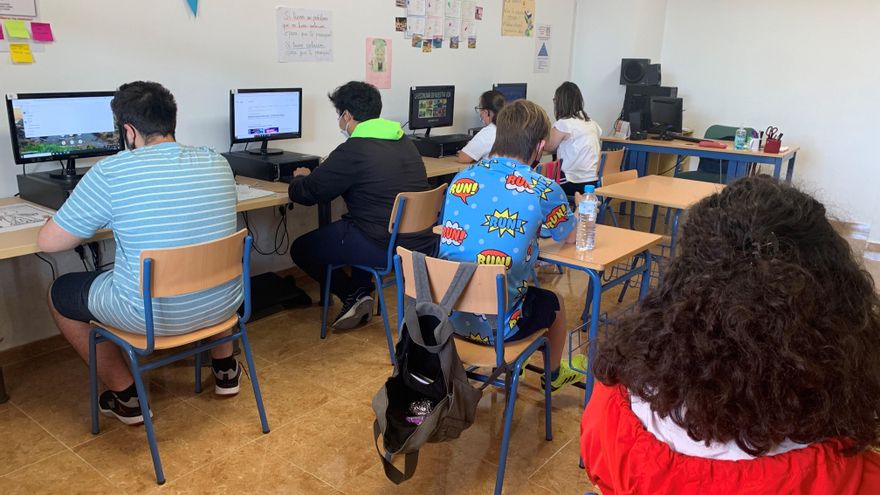 Profesores interinos extremeños siguen sin conseguir cambiar la próxima oposición y hablan de impugnarla