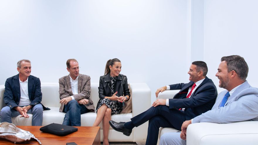 Cabildo y Gobierno de Canarias anuncian un modelo "turístico sostenible" para Lanzarote y La Graciosa mientras promueven el aumento de vuelos y plazas aéreas