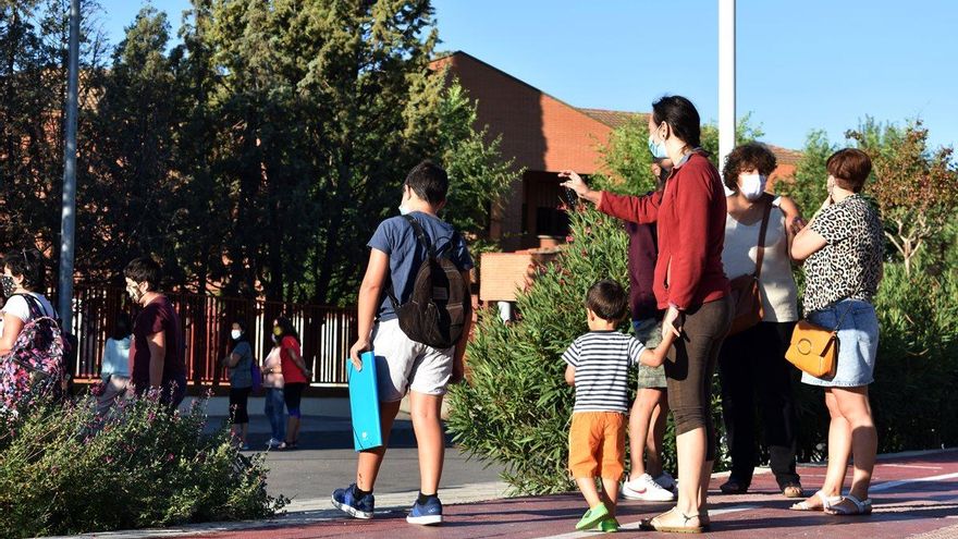 Entrada a clase en un colegio de Toledo