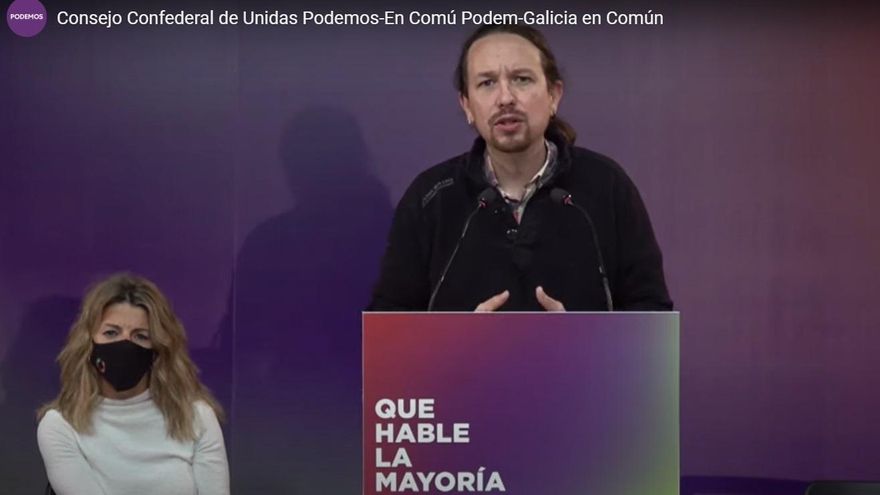 El candidato de Unidas Podemos a la Comunidad de Madrid, Pablo Iglesias, junto a la ministra de Trabajo, Yolanda Díaz, en una reunión del Consejo Confederal de Unidas Podemos