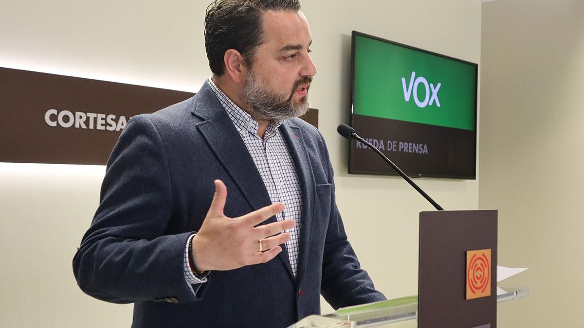 Vox ya marca la agenda del Gobierno de Azcón: de pedir expulsiones a “mucho cerdo” en los comedores aragoneses