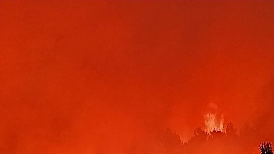 El incendio de Hurdes en Extremadura ha quemado ya 2.500 hectáreas de Cáceres y 100 en Salamanca