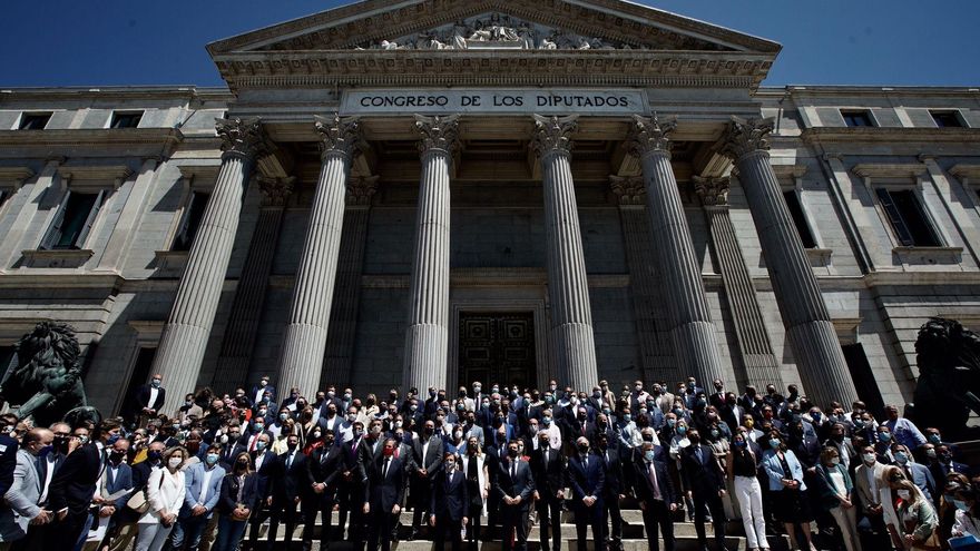 Concentración de alcaldes del PP en el Congreso de los Diputados, este martes, 19 de mayo de 2021.