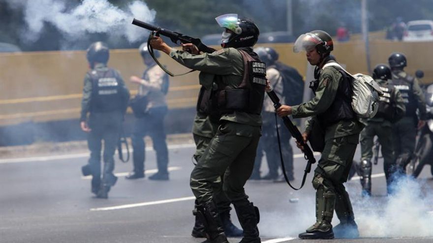 Muere joven herido de bala en medio de las protestas del centro de Caracas