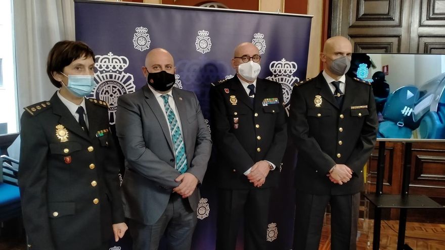 El delegado del Gobierno en Navarra, José Luis Arasti, presenta una operación antidroga desarrollada por la Policía Nacional.