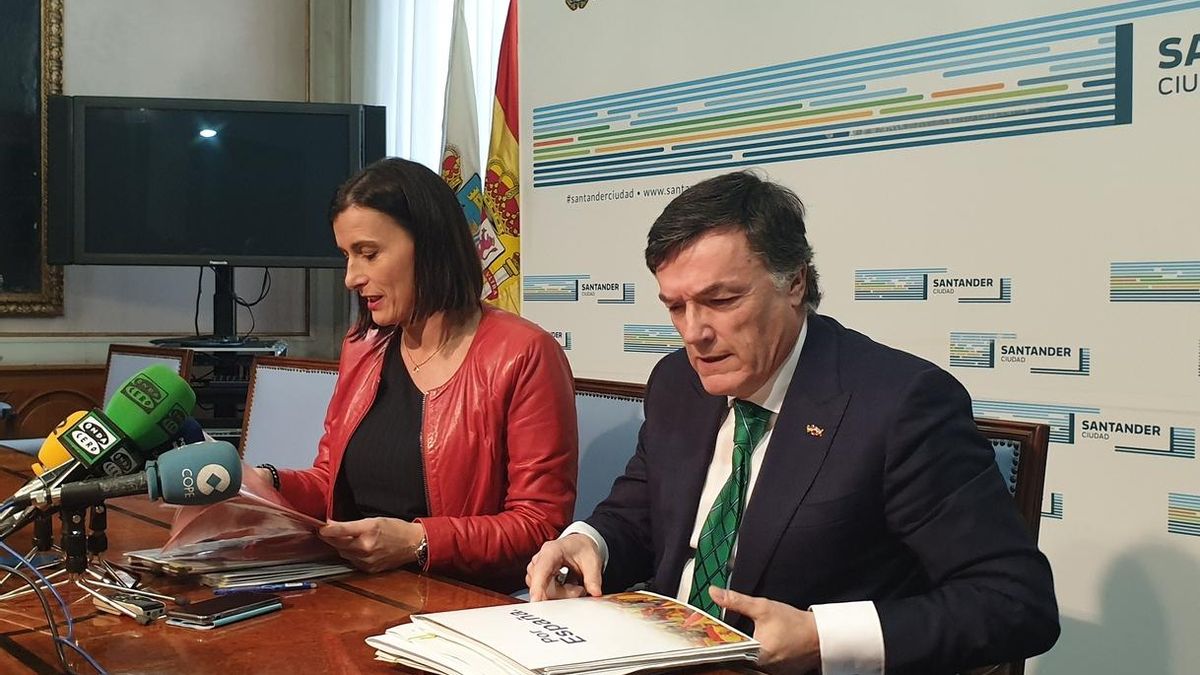 Gema Igual (PP) y Guillermo Pérez-Cosío (Vox) en rueda de prensa.
