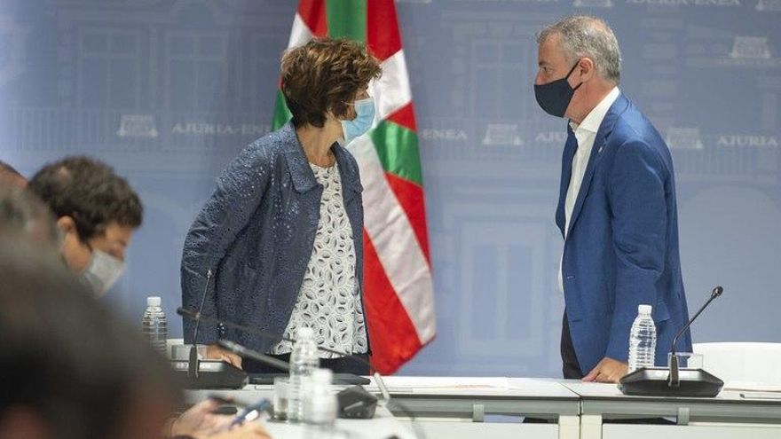 Euskadi restringe la actividad hostelera, deja al 60% las piscinas, cierra lonjas juveniles y limita a 10 personas los grupos en la calle