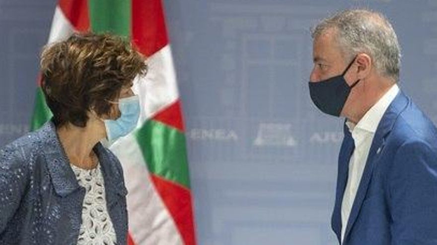 El lehendakari, Iñigo Urkullu, con la exconsejera de Salud, Nekane Murga