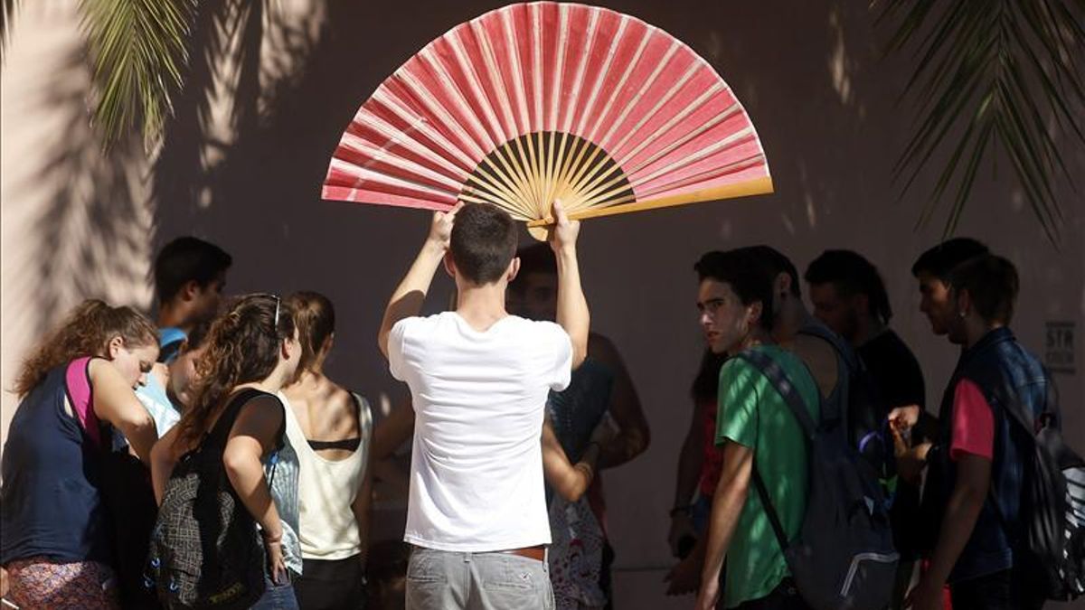 Frente sindical ante el calor en las aulas extremeñas: PIDE abre la vía judicial y CSIF pide recortar la jornada