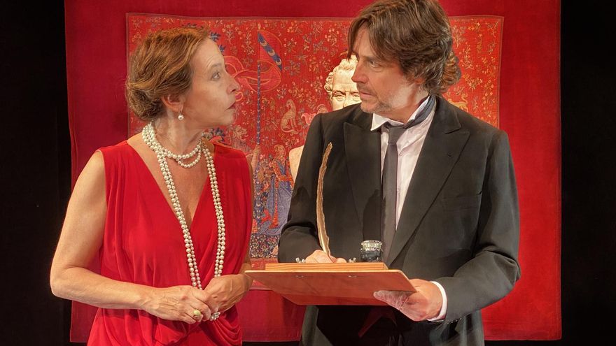 Imagen de escena de la versión de El perro del hortelano de Paco Mir sobre la obra de Lope de Vega