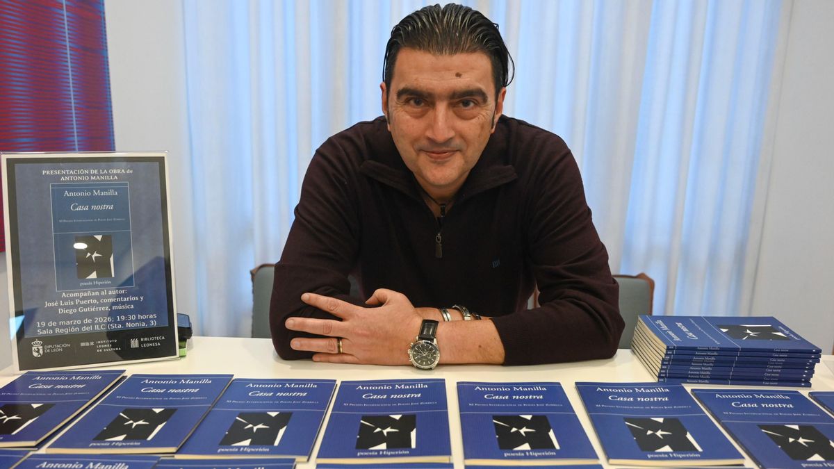 Antonio Manilla presenta en León su último libro 'Casa Nostra' con motivo del Día de la Poesía