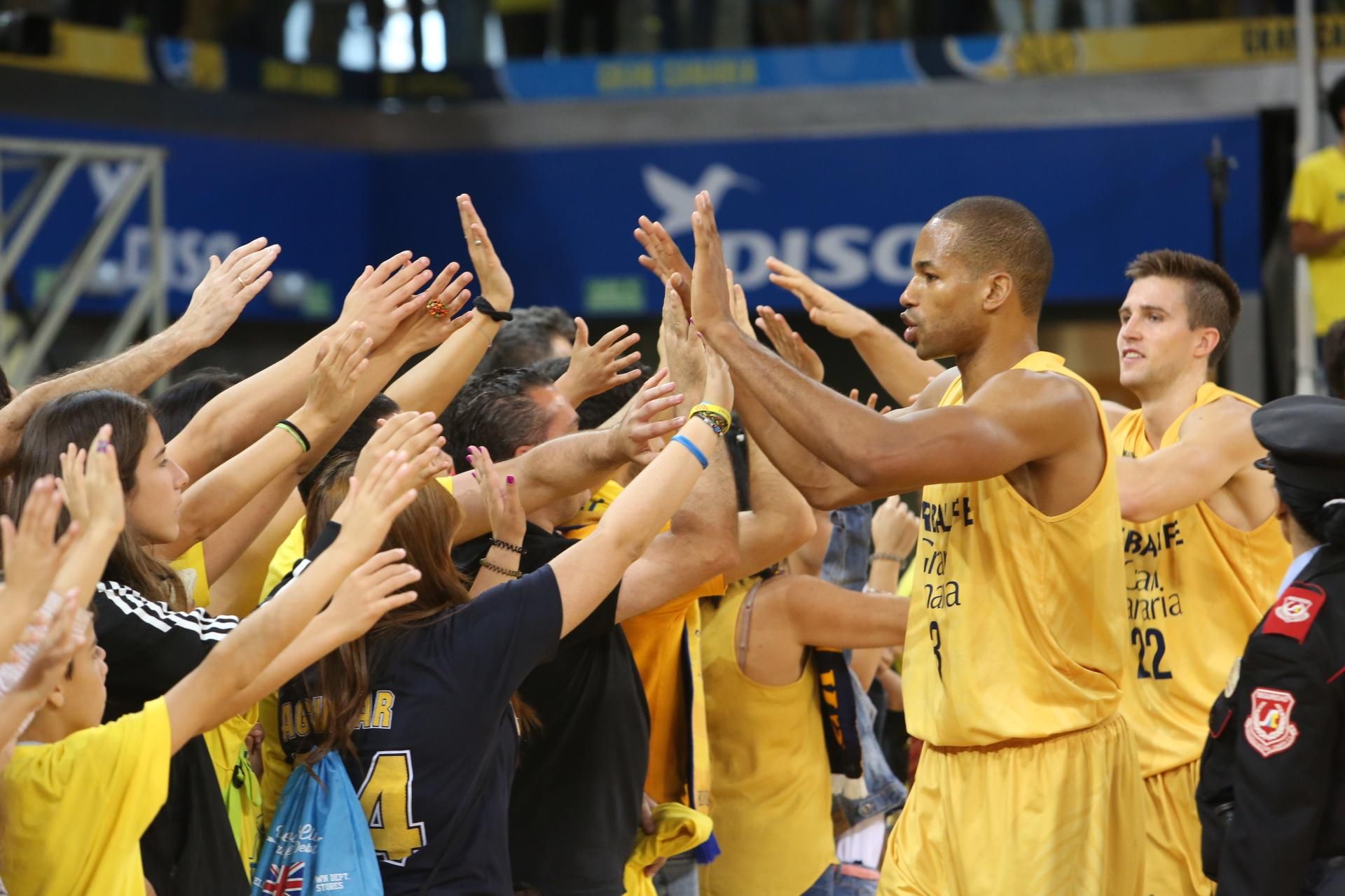 Imágenes del partido de cuartos de final de playoff entre el Granca y el Baskonia. (Alejandro Ramos).