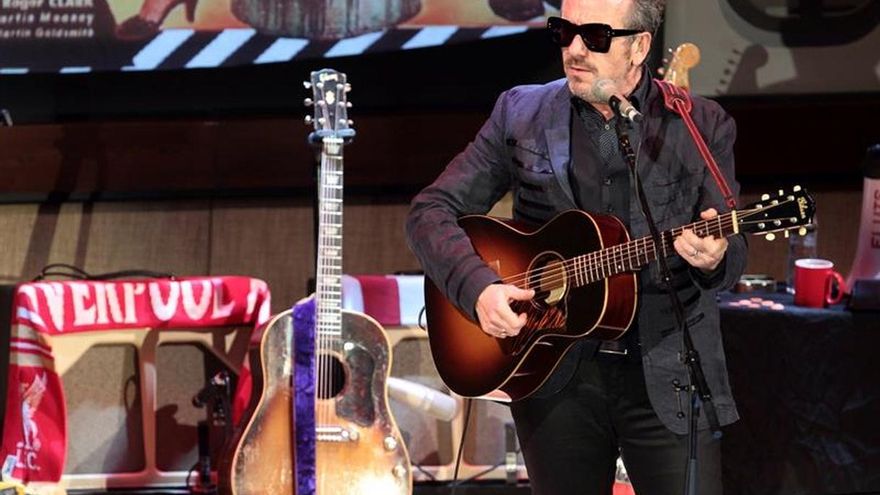 Costello recala en España con un concierto íntimo que funde música y memorias