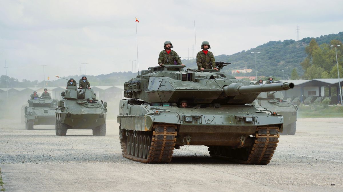 Parada militar de la Brigada ‘Guzmán el Bueno’ X en Cerro Muriano.