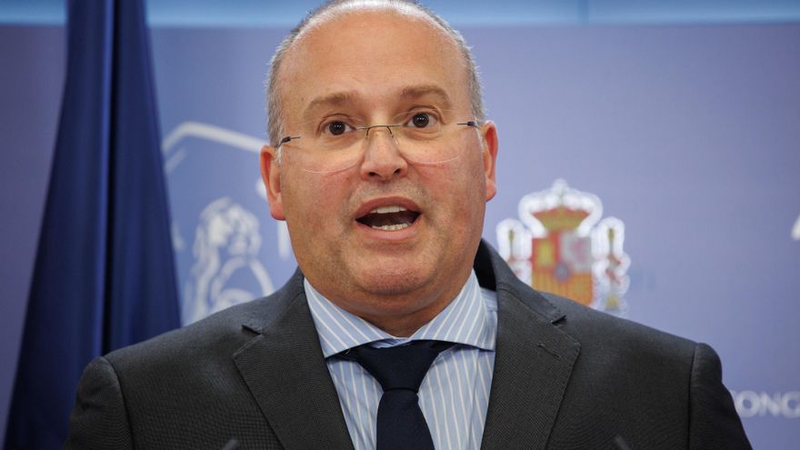 El portavoz del PP en el Congreso, Miguel Tellado, durante una rueda de prensa en el Congreso de los Diputados, a 16 de julio de 2024, en Madrid (España).