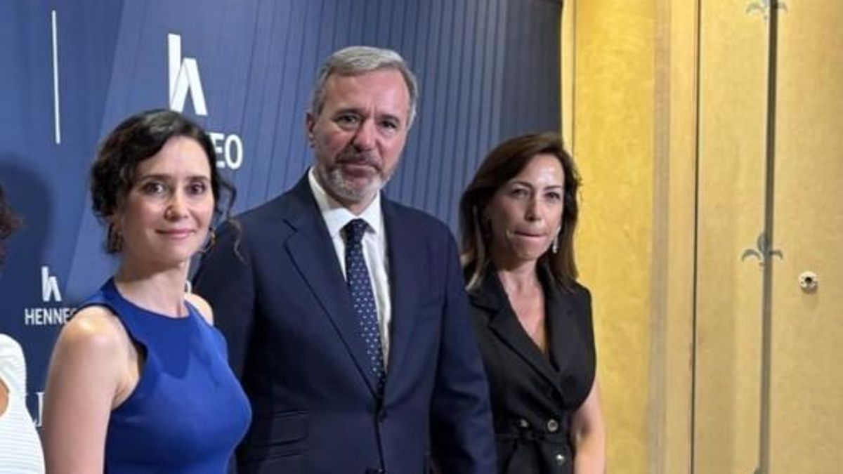 Ayuso se suma a la campaña aragonesa del PP con mítines y "cañas gratis" en una discoteca de Zaragoza