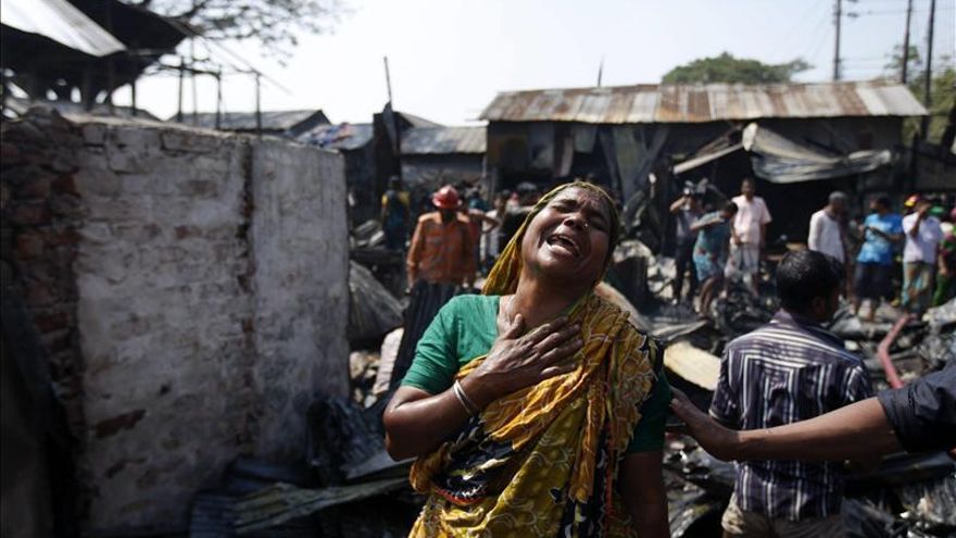 Al menos nueve muertos en un incendio en una fábrica textil en Bangladesh