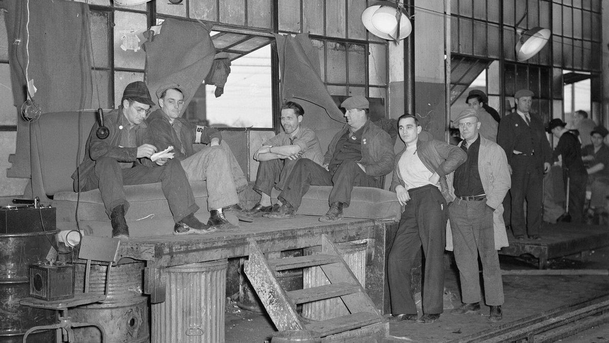 La huelga de brazos caídos que presionó a General Motors y lo cambió todo para el movimiento sindical en Estados Unidos