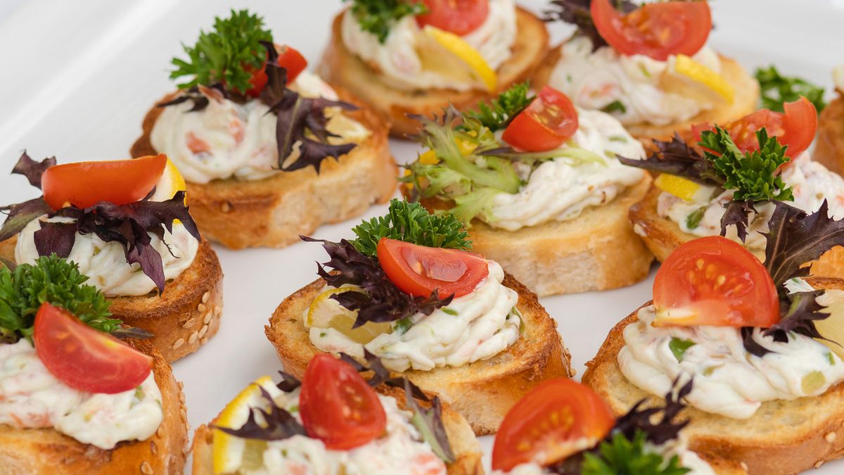 Cómo hacer canapés sin gluten: tres opciones de aperitivo deliciosas y fáciles de preparar para la cena de Navidad