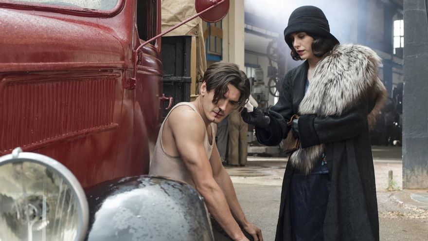 Jon González y Blanca Suárez en la 2ª temporada de Las chicas del cable