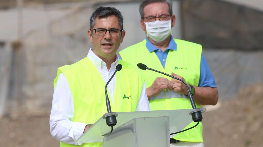 El ministro de la Presidencia, Relaciones con las Cortes y Memoria Democrática, Félix Bolaños, atiende a los medios tras visitar las obras de la Línea Alta Velocidad Almería-Murcia a 13 de agosto 2021