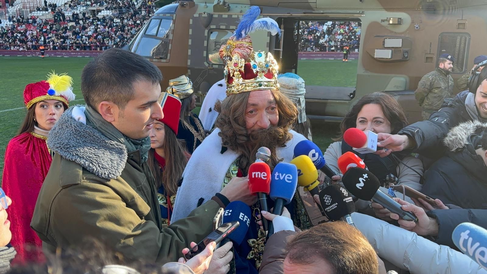 Los Reyes Magos ya están en Logroño: así ha sido el aterrizaje en helicóptero en Las Gaunas