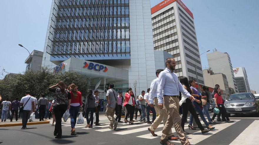 Población ocupada en Perú asciende a 17,3 millones de personas y gana 480 dólares al mes