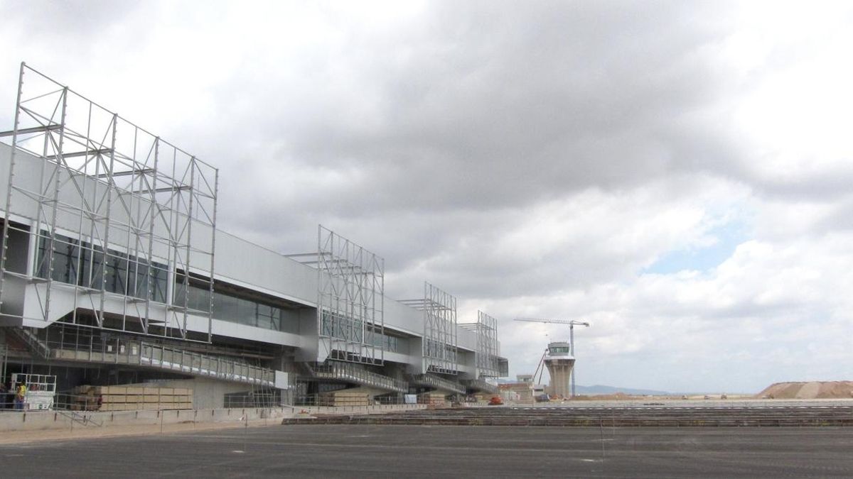 Murcia da por finalizado el acuerdo con Sacyr y saca a concurso el nuevo aeropuerto / Europa Press