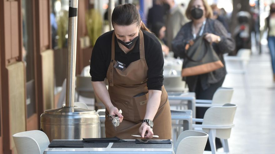 Las claves del buzón que impulsan los empresarios de Tenerife para espiar a los trabajadores: “Criminaliza a los más vulnerables”