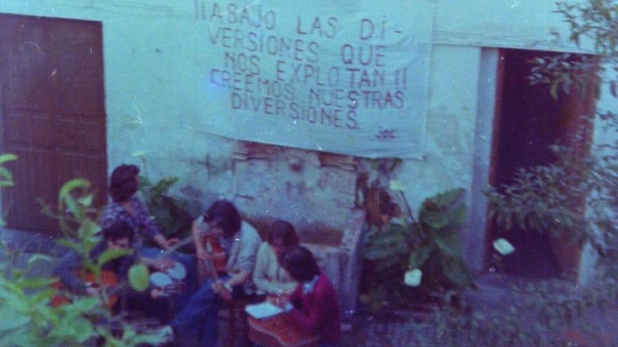 Reunión de jóvenes cristianos en la sede de Acción Católica en la Casa del Bailío