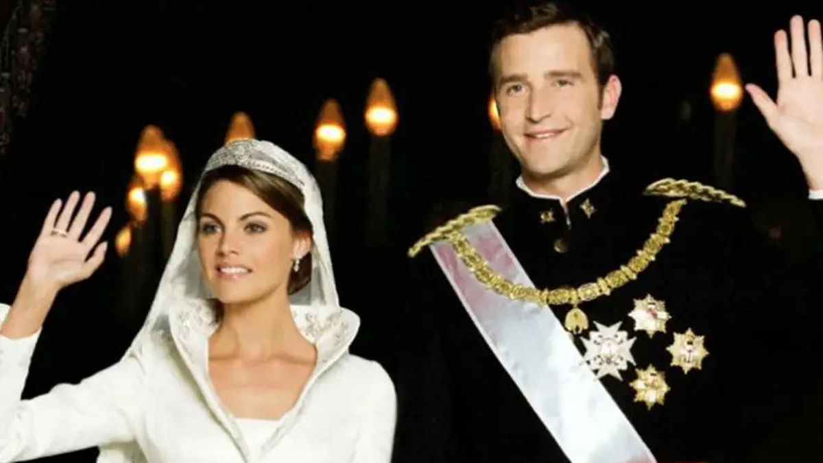 Amaia Salamanca y Fernando Gil como los Reyes de España en la serie 'Felipe y Leticia'