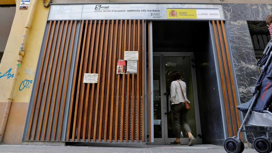 El año de la pandemia concluye con 3,8 millones de parados, 720.000 más que en 2019