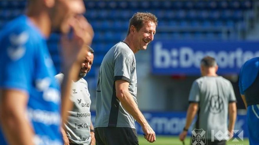 Ramis considera que sus futbolistas “tienen ganas de seguir escribiendo” la tercera página del libro de la promoción