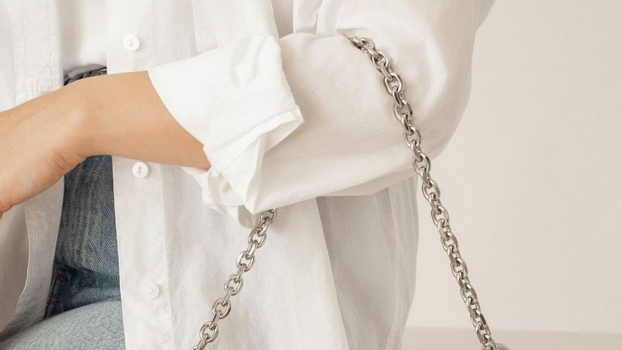 Bolsos que nacen de huesos de aceituna y piel de manzana