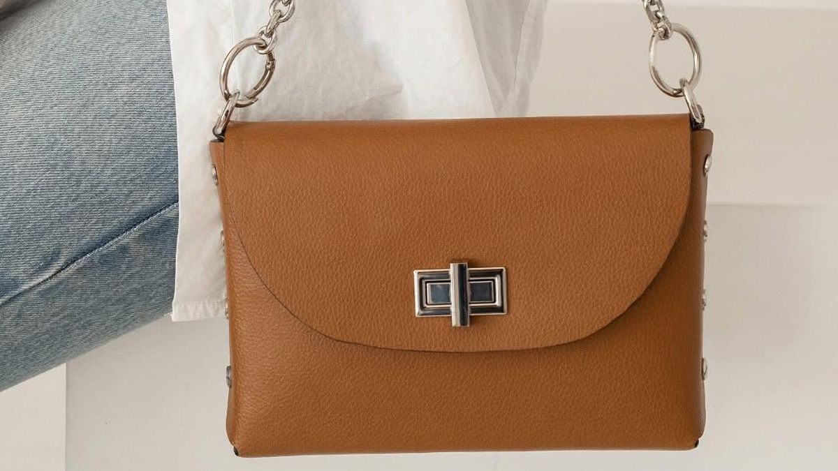 Bolsos que nacen de huesos de aceituna y piel de manzana