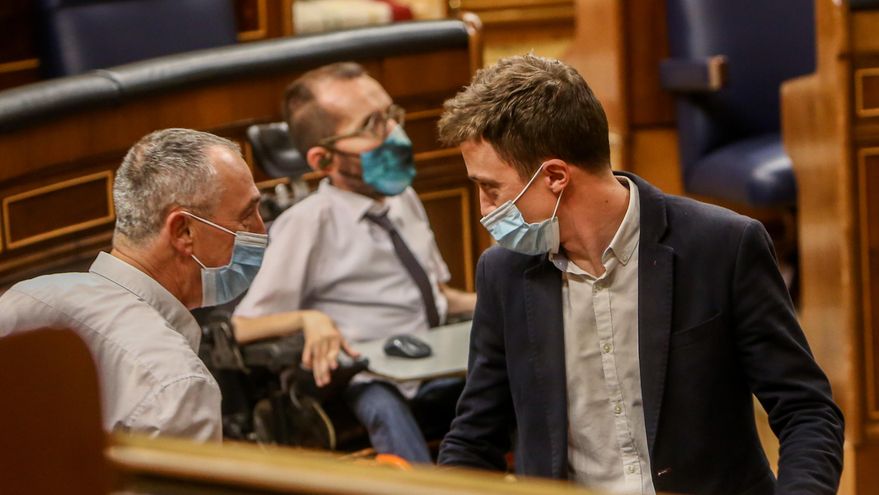 Archivo - El diputado de Compromís, Joan Baldoví, con su socio electoral de Más País, Íñigo Errejón