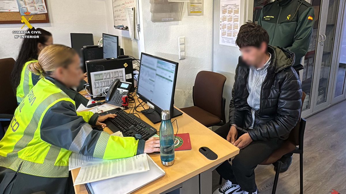 Detienen a un kamikaze en La Rioja: 52 kilómetros en sentido contrario por la autopista, sin permiso de conducir, con un coche robado y ebrio