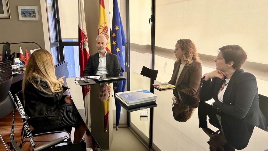 El consejero de Educación, FP y Universidades, Sergio Silva, se reúne con representantes de la Asociación de Dislexia de Cantabria