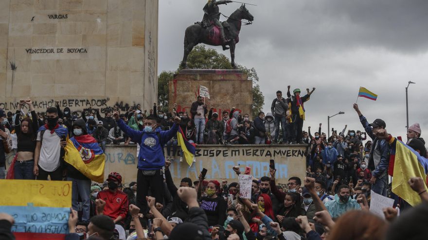 Manifestación en Bogotá por las reformas del presidente Iván Duque.