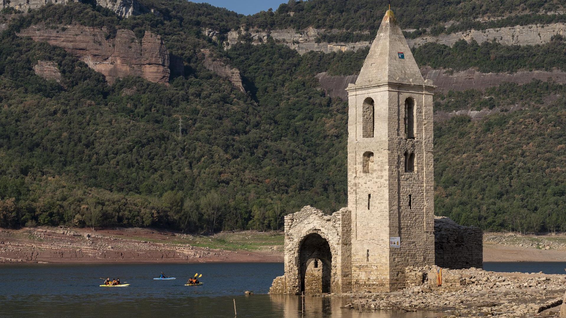 Iglesia en el pantano de Sau