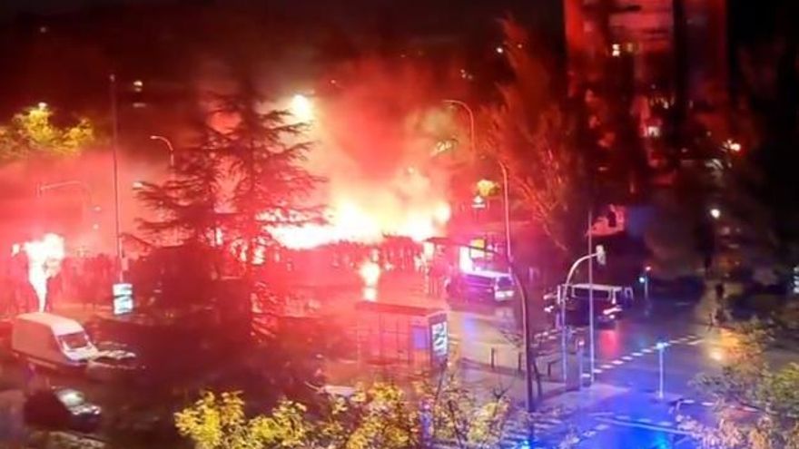 Pelea multitudinaria en Vallecas entre Bukaneros y los ultras del equipo polaco que hoy juega contra el Rayo