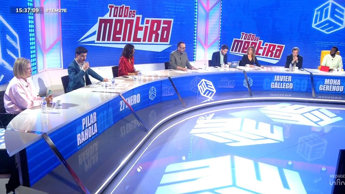 Risto Mejide y sus colaboradores en 'Todo es mentira'