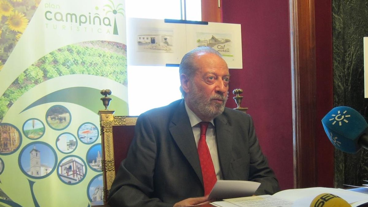 Villalobos destaca la "honradez y decencia" de Guerra y valora su contribución al Estado de derecho