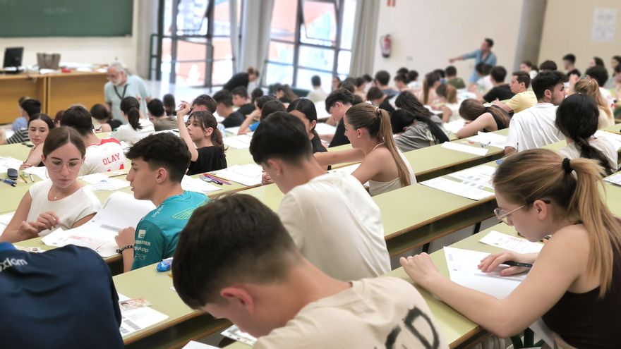 Las pruebas de la EBAU comienzan "sin incidencias" para 5.088 estudiantes en Asturias