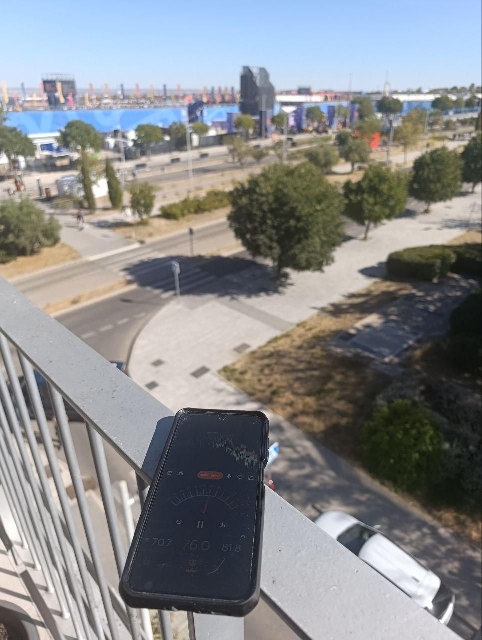 Mediciones de decibelios en el teléfono de Pablo durante los entrenamientos del Gran Premio, cuyas gradas y trazado se sitúan a pocos metros de su casa.