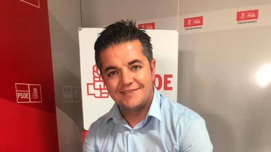 El PSOE abre un expediente disciplinario y suspende de militancia a Juan Bernardo Fuentes y a su sobrino, Taishet Fuentes
