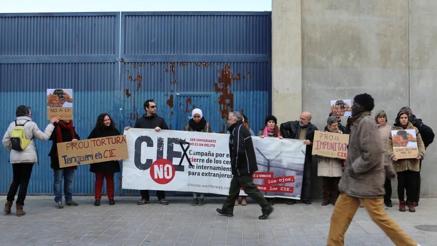El Defensor del Pueblo critica que la comida del CIE de València "no es adecuada" y el agua, "reducida"