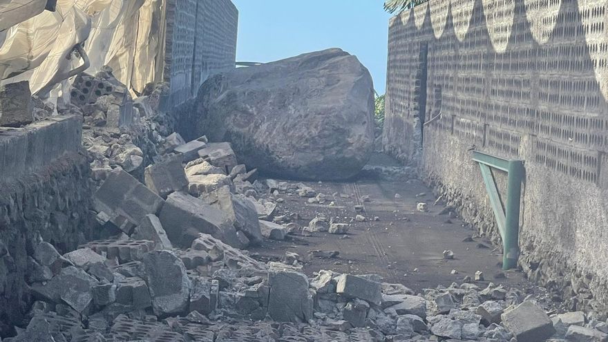 Los sismos provocan el desplome de una enorme roca en la zona de Charco Verde