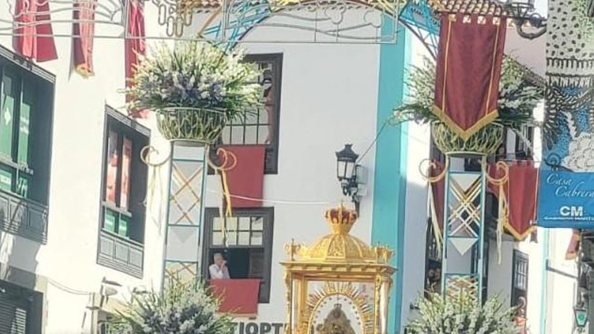 El arco triunfal a la Virgen de las Nieves